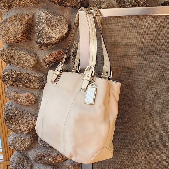 COACH J1175-F17216 Soho Cream/Gold Leather Shoulder Bag - Picture 5 of 16